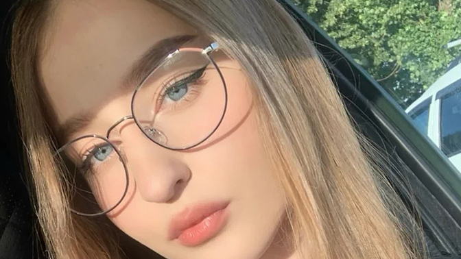 Gözlüklü kadınların albenisi daha mı fazla?