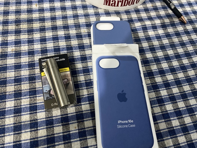 18 yaşındayım iPhone 15 pro kullanıyorum Kasiyer telefonuma şaşkın baktı neden?