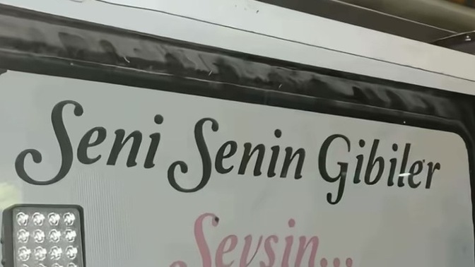 Seni kim sevsin, senin gibiler mi?