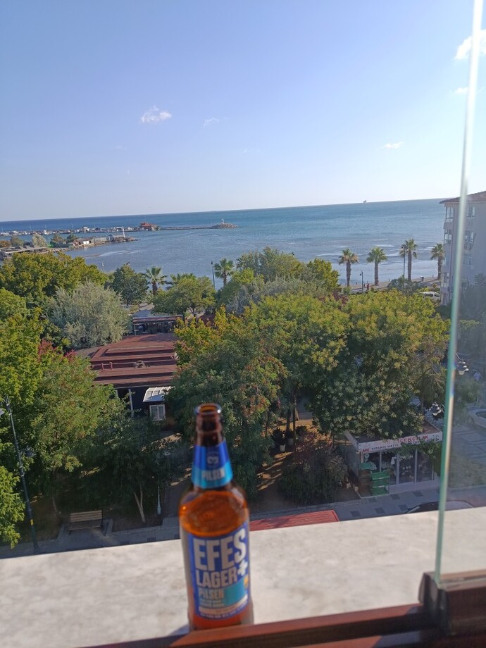 Bir kaç kadeh içelim mi, bir şeyler içmeye kimler var?