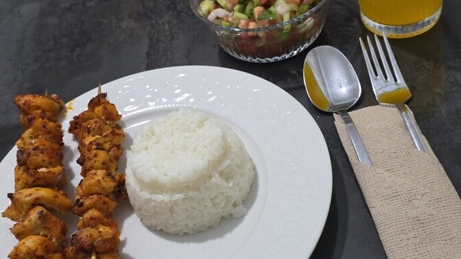 Tavuk şişin yanına pirinç mi gider bulgur mu?