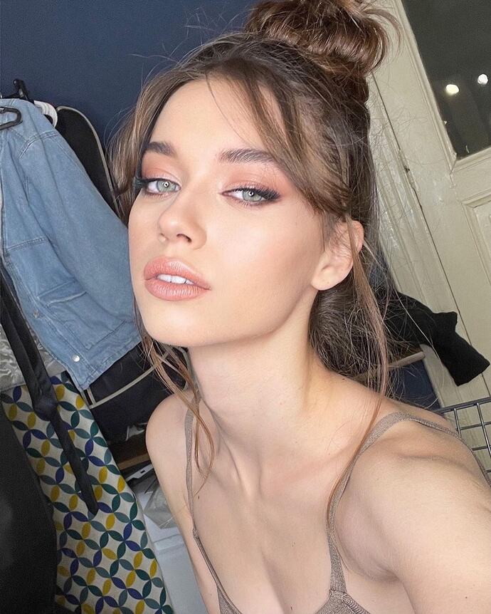 Hande Erçel mi Afra Saraçoğlu mu daha güzel?