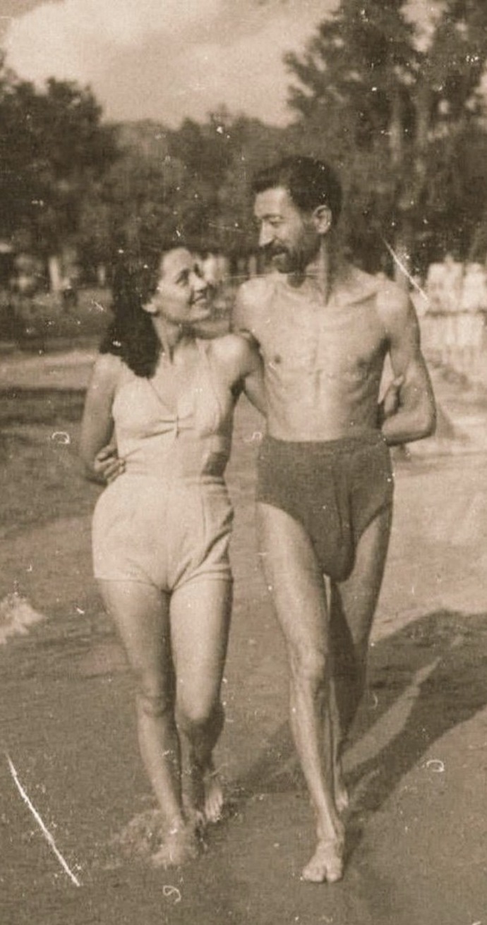 Anne ve babanizin genclik fotograflari var mi🥹🥹?