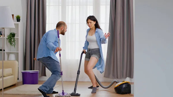 Kendi temizliğinizi ve yemeğinizi yapabilecek kabiliyetiniz var mı? İleride eşinize temizlikte ve yemekte yardım edebilecek misin?