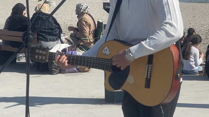 Sokak müzisyenleri sizce sokak kültürünü mü zenginleştiriyor yoksa sadece gürültü mü oluyor?