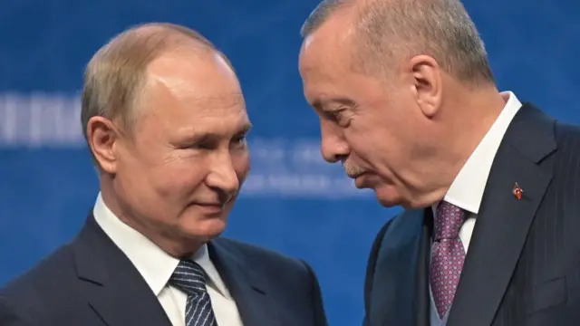 Türk erkeklerinin siyaseten iyi olduğumuz ülkelerin kızlarına yazma taktiği hakkında ne düşünüyorsunuz?