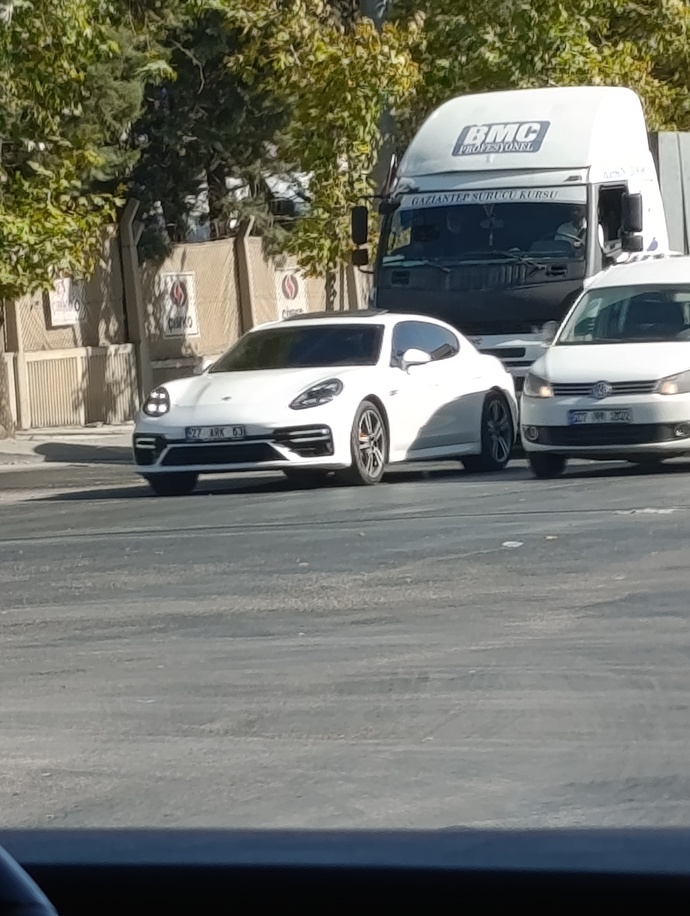 Trafikte gördüğünüz araçları çeker misiniz?