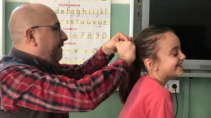 Okul hayatınız boyunca size kendinizi değerli hissettiren bir öğretmeniniz oldu mu?