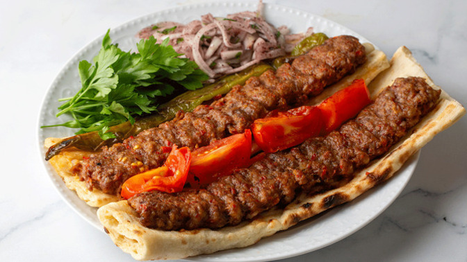 Adana’ya gidek mi kebabından yiyek mi?
