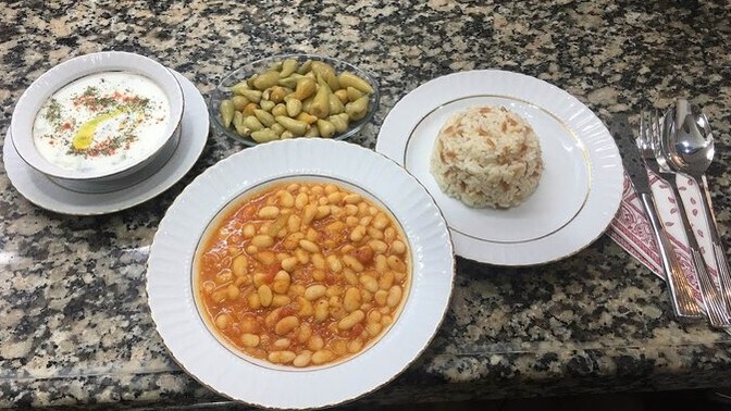 Pilavın yanına hangisi yakışır cacık mı, turşu mu?