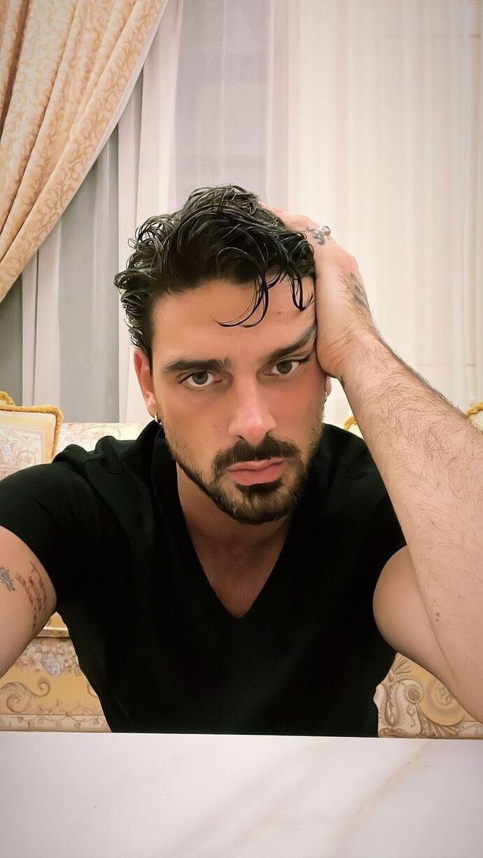 Şu adam gibi bir koca hayal ettiğim için evde kalmaktan korkmam normal mi?