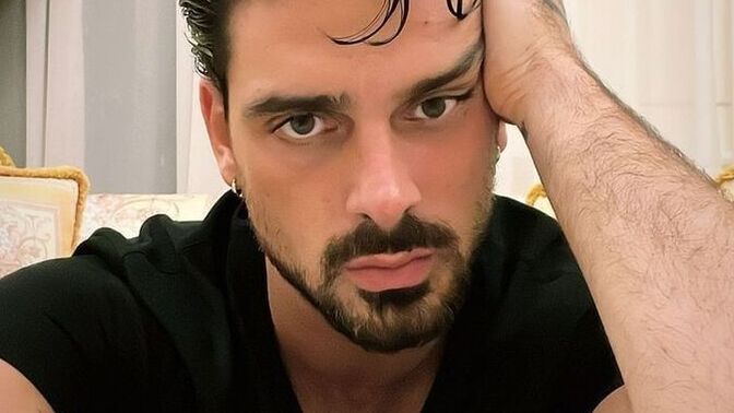 Şu adam gibi bir koca hayal ettiğim için evde kalmaktan korkmam normal mi?