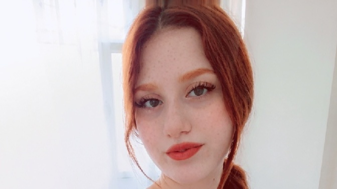 Bu elbise nişanda giyilir mi, nişan elbisesi için çok mu sade kalır?