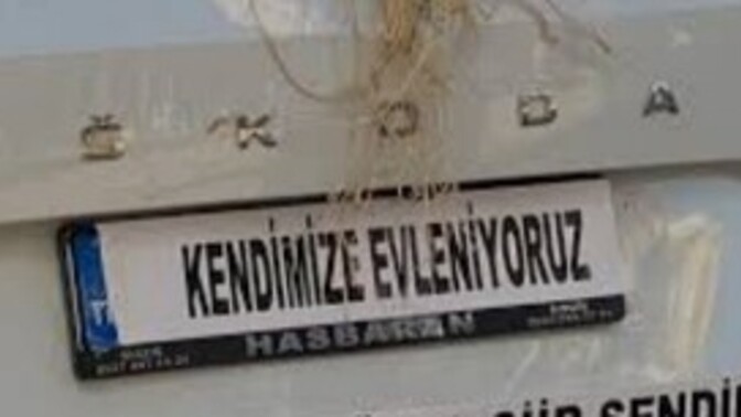 Sizin doğduğunuz/içinde bulunduğnuz kültürde komik bulduğunuz şive/ ya da herhangi bir şey var mı?