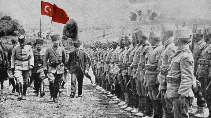 Tarihte Bugün: Atatürke Başkomutan rütbesi verildi! Ne düşünüyorsunuz?