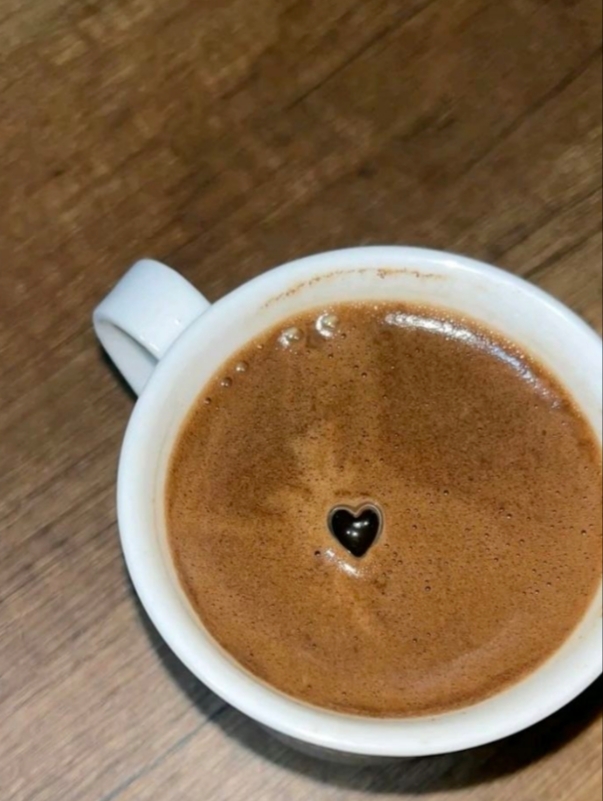 Kahveme eşlik etmek istermisiniz?