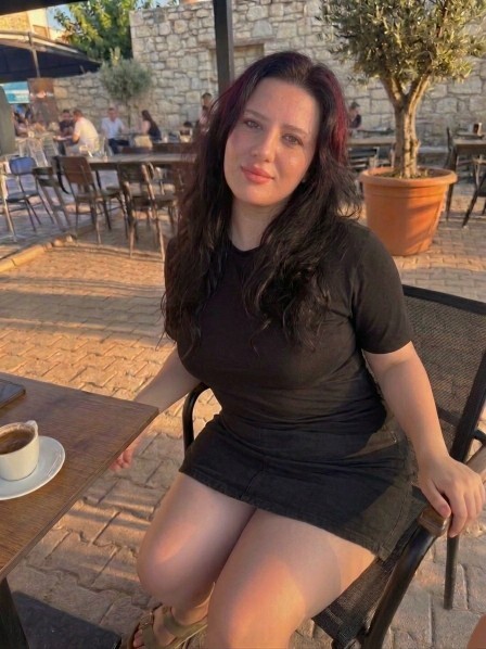 İlk kez şort etek giydim sizce bana yakışmış mı, nasıl duruyor?