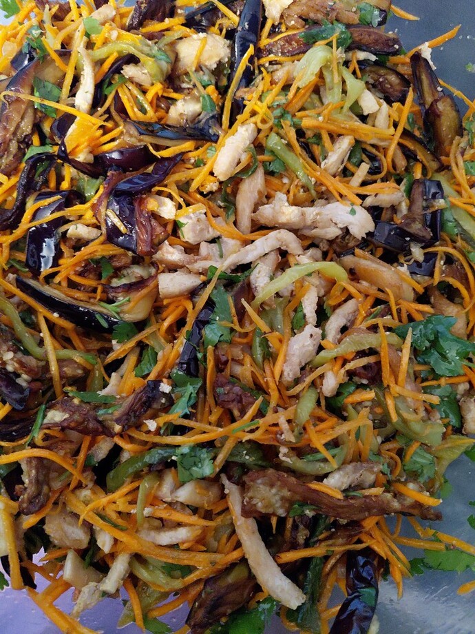 Bugün hamaratlığım tuttu salata yaptım, sizce salatam nasıl olmuş?