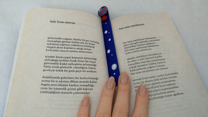 Kitap okurken kitap ayracı mı kullanıyorsunuz yoksa sayfa köşesini mi kıvırıyorsunuz?