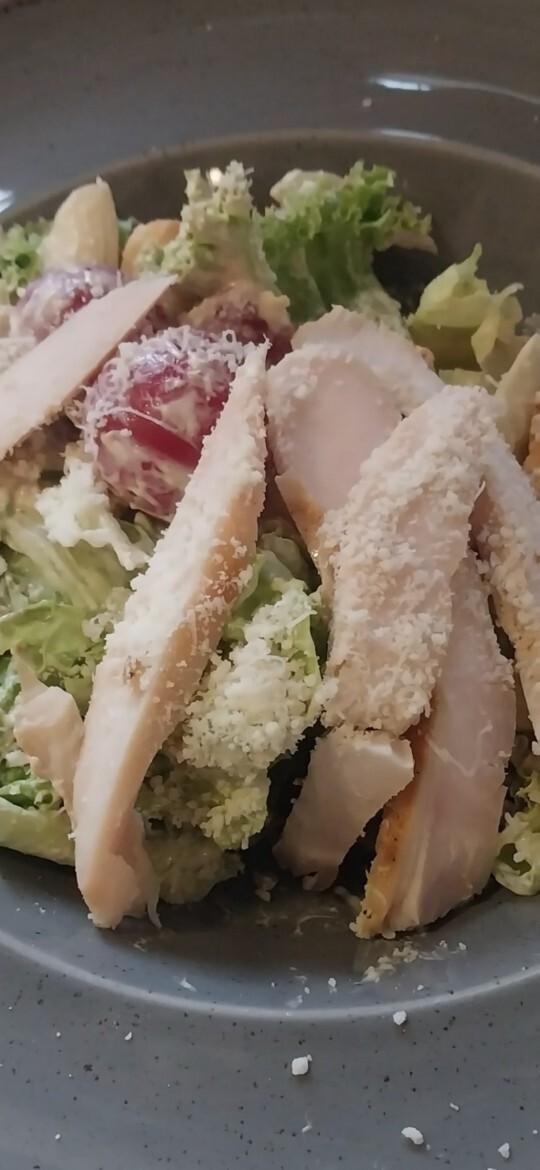 Dünkü salatamı beğenmediniz, bugün yaptığım Sezar salatayı beğenecek misiniz?