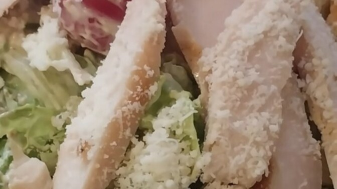 Dünkü salatamı beğenmediniz, bugün yaptığım Sezar salatayı beğenecek misiniz?
