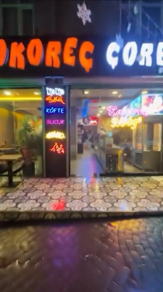Gece acıkınca çiğ köfte mi daha iyi gider yoksa kokoreç mi?