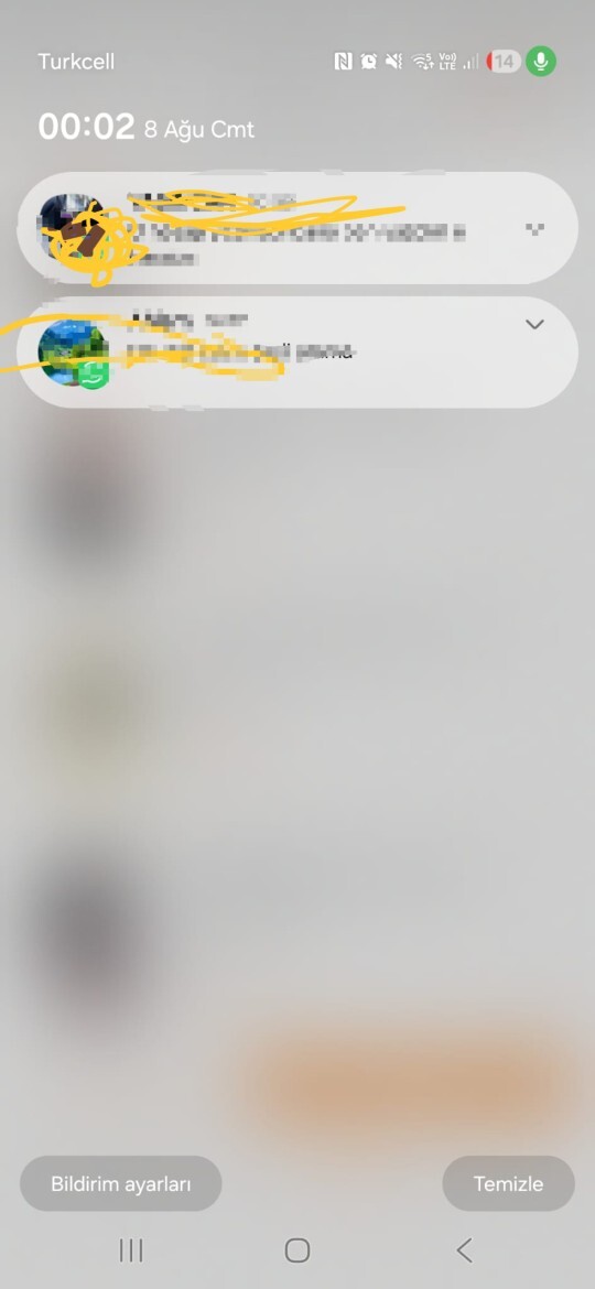 Kız arkadaşımın attığı SS’te arkadaki bulanık uygulama ne olabilir?