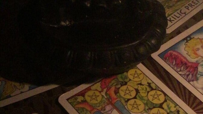 Kim tarot sever?