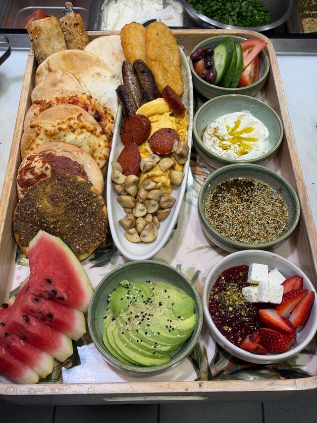 Yaz sıcaklarında sizce karpuz peynir salata mı daha iyi gider yoksa nohutlu bulgur pilavı mı?
