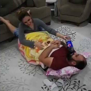 Gece uykusu gelmeyen sevgilinizi ayağınızda sallar mısınız?
