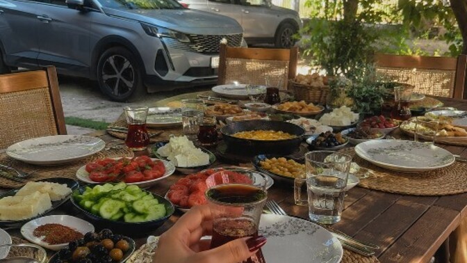 Sizde pazar kahvaltısı kaç saat sürüyor, masadan nasıl kalkabiliyorsunuz?