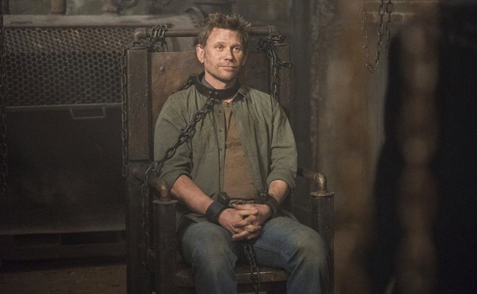 Supernaturalda lucifer çok tipsiz değil mi?