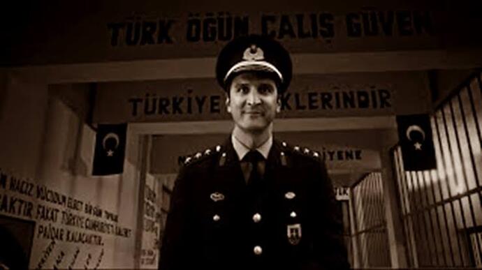 İnsanların “türk’üm” demelerini bir ben mi tehdit olarak algiliyorum?