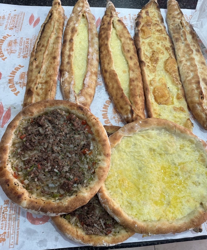 Etli pide mi kaşarlı pide mi?