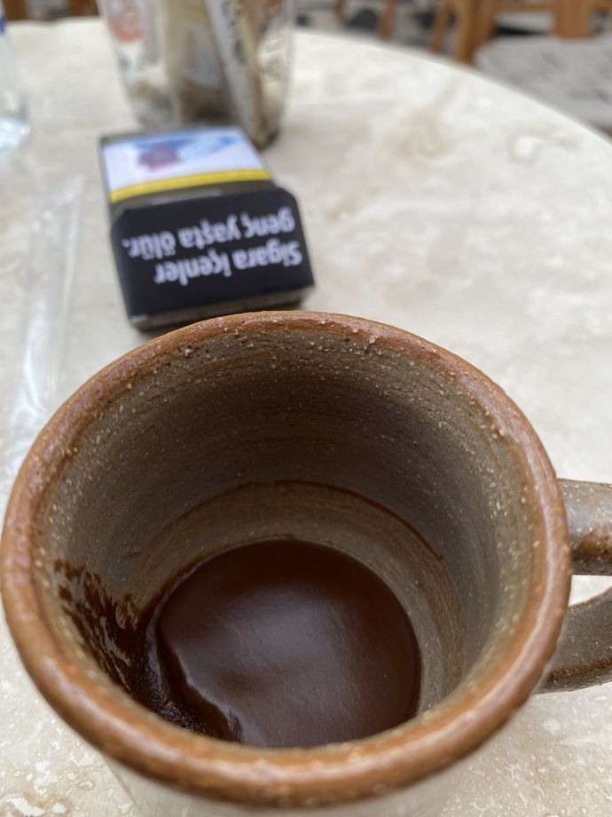 Kahve falı bakabilecek biri var mı, kahve fincanı yorumlar mısınız?