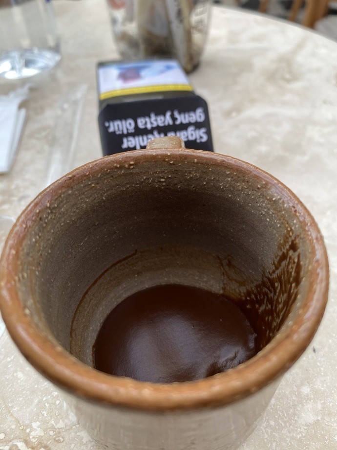 Kahve falı bakabilecek biri var mı, kahve fincanı yorumlar mısınız?