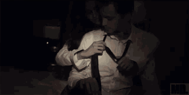 Mum, buz, mandal, kemer, kuvet, bana bunlardan mutluluğun resmini çizebilir misin Abidin?
