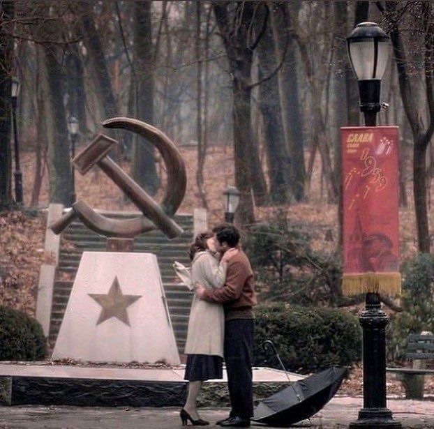 70’ler ve 80’lerin başında komünist olsaydınız, zıt görüşlü birine aşık olur muydunuz?