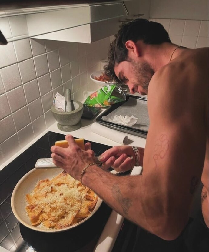 Yemek yapmayı bilmeyen karşı cins sizin gözünüzde eksiye düşer mi?