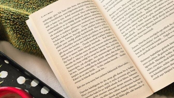 Hangi tür kitap okumayı seversiniz, görselini en iyi anlatan kısa notunuz ne olur?