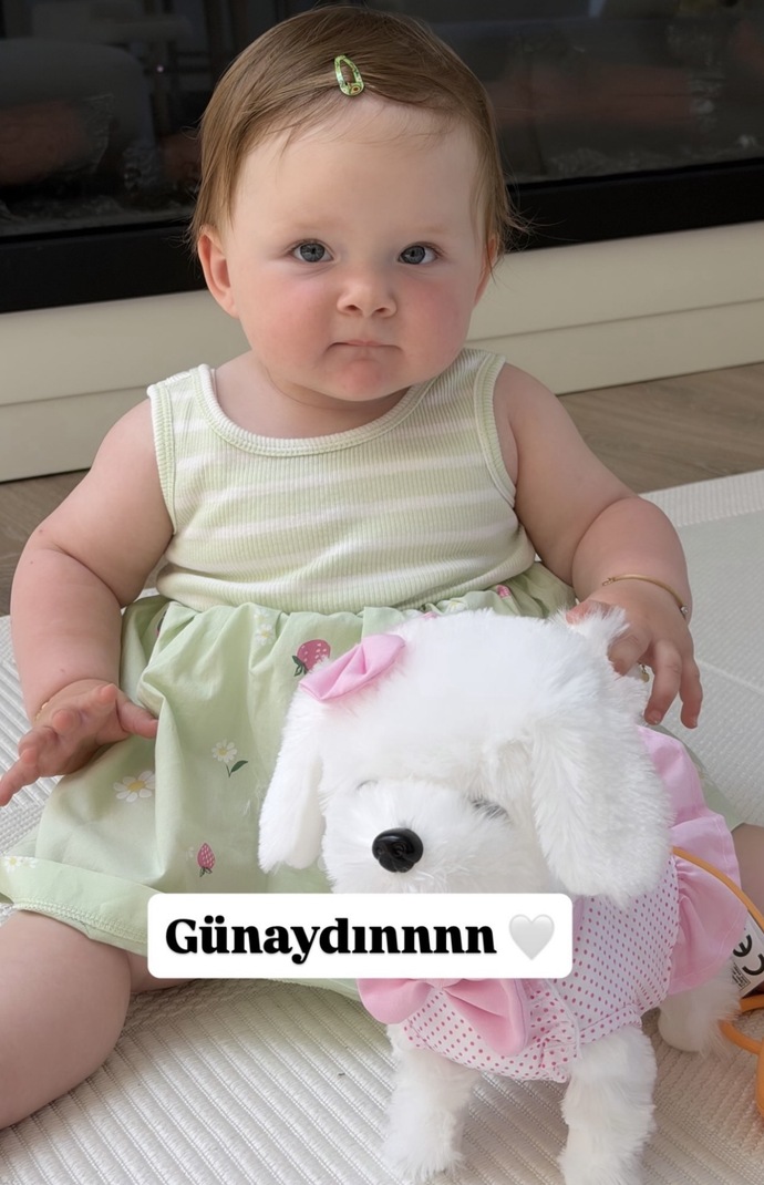 Neden gidip Arya bebeği ısırmıyorsun?