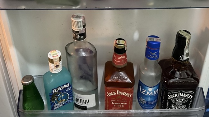 Alkolik diyebileceğimiz kadar çok alkol kullanan bir erkekle sevgili olur musunuz, evlenir misiniz?