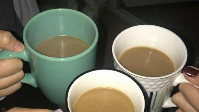 Nescafe'nin şekerli olanını içmek mi daha zararlı yoksa şekersiz olanını alıp şekeri kendin atmak mı?