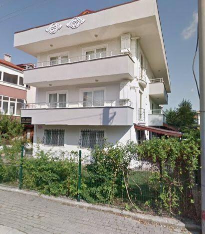 Eşinizin ailesiyle aynı apartmanda yaşar mıydınız?