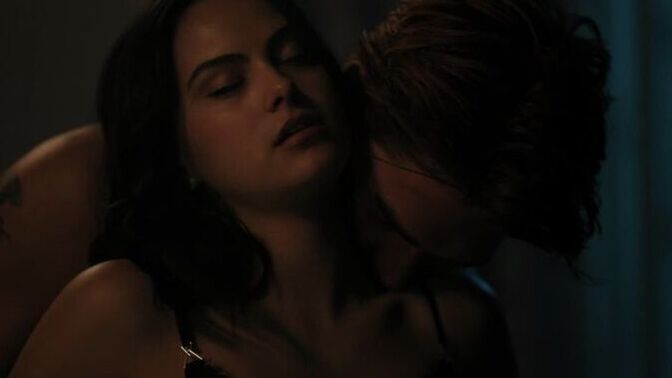 İlişki sırasında partnerini sözlerinle mi yönlendirirsin, gözlerinle mi?