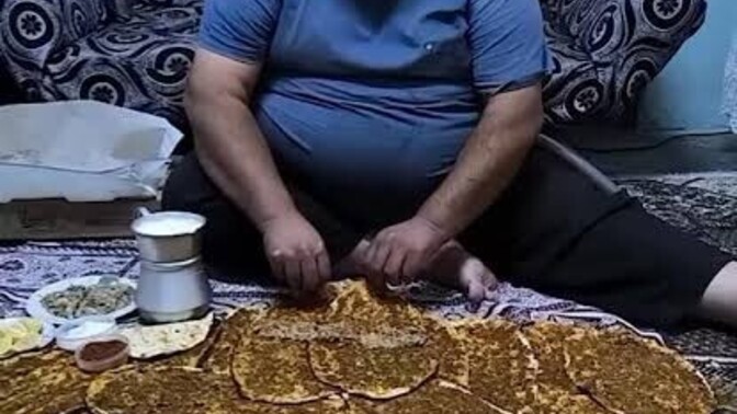 Siteden kiminle lahmacun yemek isterdin?