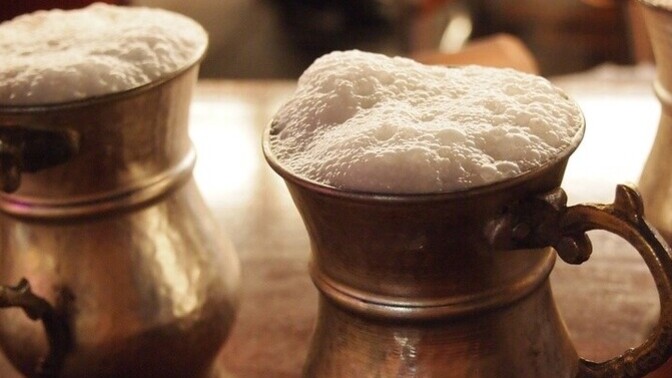 Siteden kiminle buz gibi ayran içmek istersiniz?
