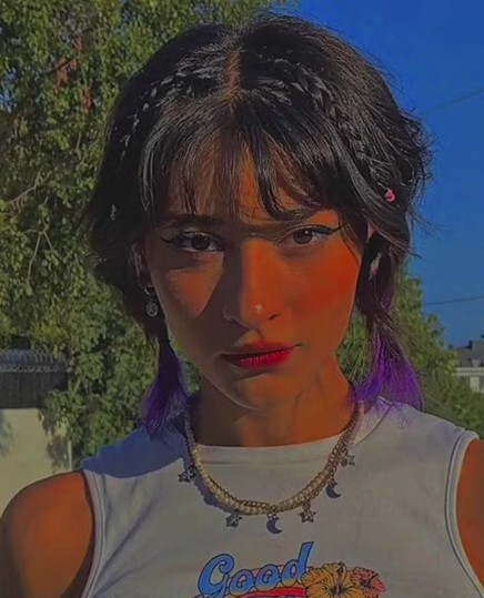 Kırmızı ruj bağımlısı 💄 o kız sen misin?