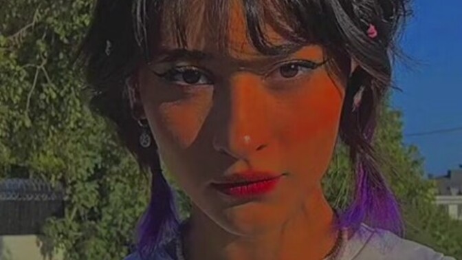 Kırmızı ruj bağımlısı 💄 o kız sen misin?