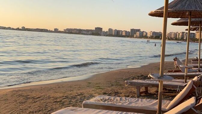 Kızlar, plaj kıyafetlerini bulabildiniz mi?
